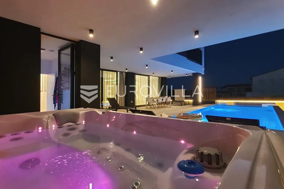 zadar, kožino, moderna vila s bazenom i pogledom na more - slika 21