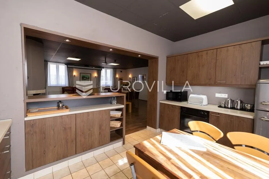 g.kotar, ravna gora, uhodani turistički objekt 1500 m² na parceli od 3799 m² - slika 20
