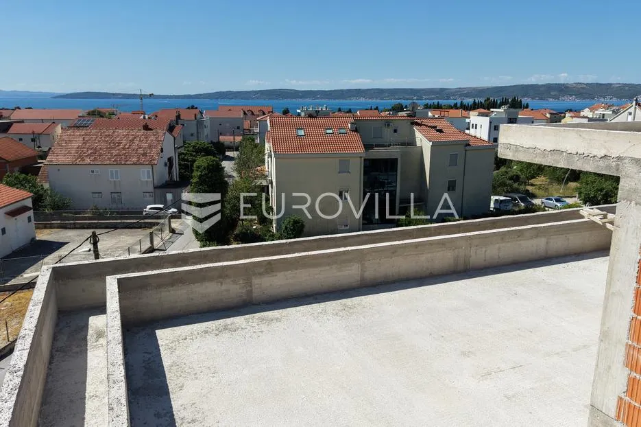kaštel lukšić, trosoban penthouse s krovnom terasom i dva parkirna mjesta - slika 11