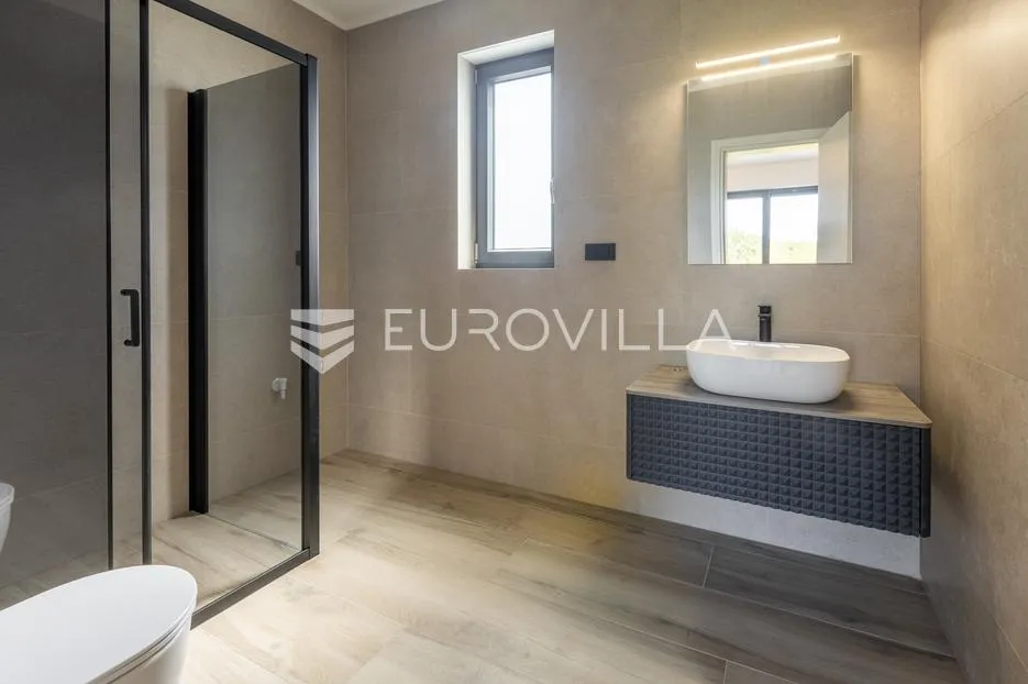 medulin, kvalitetna i moderna duplex kuća b, s grijanim bazenom 30 m² i garažom, 146 m² - slika 27
