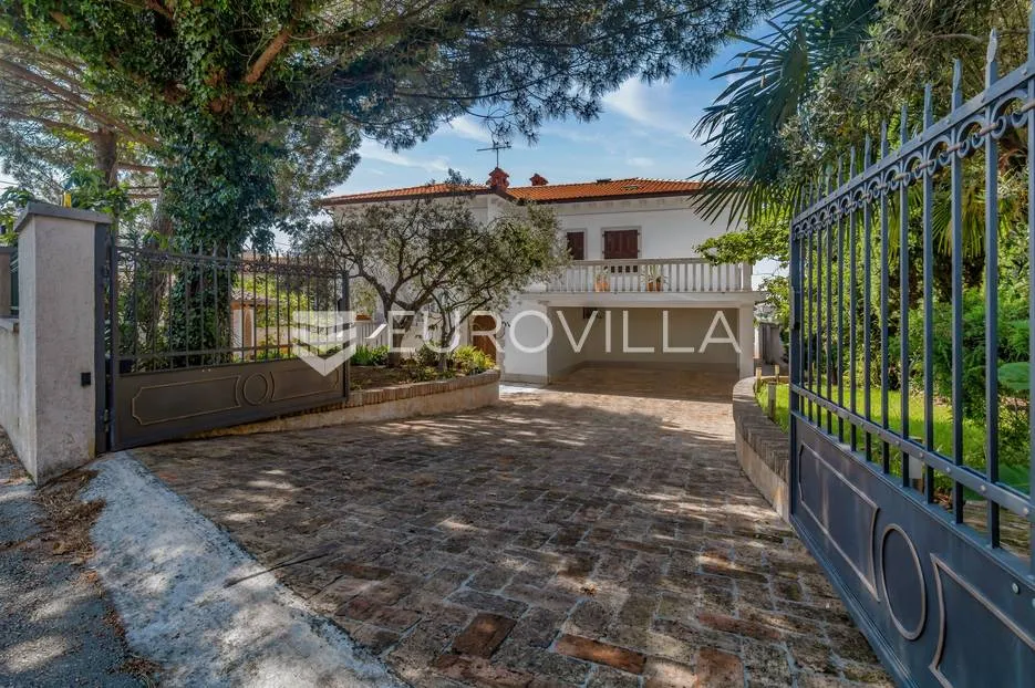 istra, umag - unikatna villa nkp 400 m2 na svega 30 m od mora - slika 62