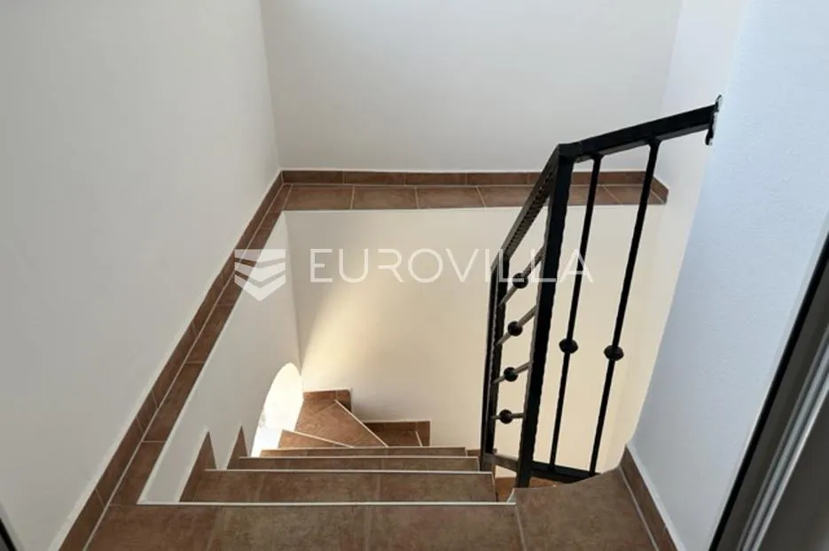 istra, medulin samostojeća kuća 130 m² s prekrasnom krovnom terasom i pogledom more - slika 28