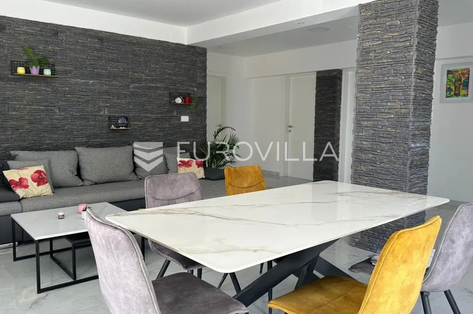otok rab, banjol, luksuzno prizemlje s bazenom, 200 m² okućnice i pogledom na more - slika 3