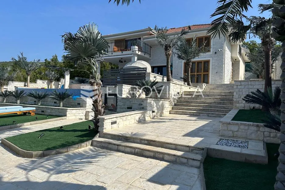Selce, Crikvenica, izuzetna luksuzna vila NKP 400 m2 s bazenom i pogledom na more