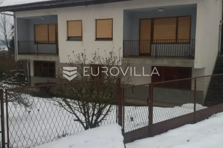 vrbovsko, moravice, samostojeća kuća sa tri stana, površine 288 m² - slika 1