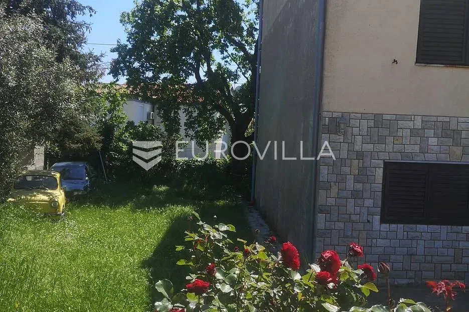 medulin, velika samostojeća kuća na okućnici od 550 m2 - slika 2