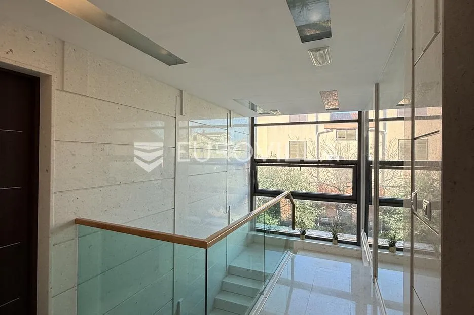 zadar, borik dizajnerski moderno uređen trosoban stan na prvom katu 96 m² - slika 28