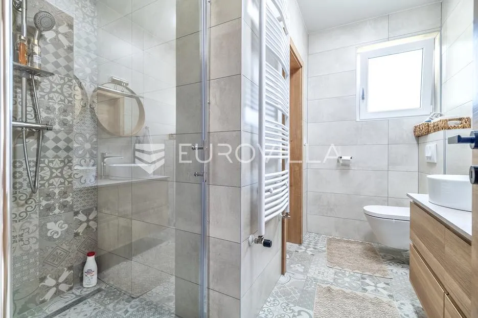 zagreb, gornja dubrava, obiteljska kuća s dva stana površine 200 m² novogradnja - slika 13