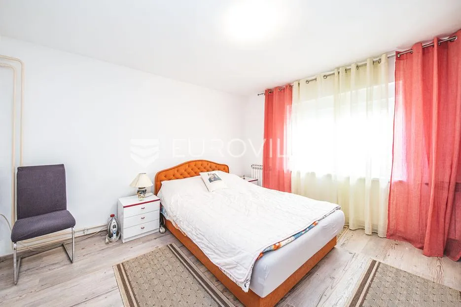 zagreb, maksimir, samostojeća kuća veličine 120 m² na parcili 238 m² - slika 13