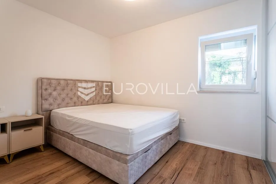 solin, poslovni prostor, uređen kao dvosobni stan, ukupne površine 67 m² - slika 7