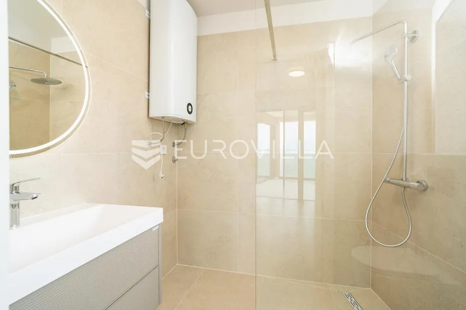 zadar, privlaka, luksuzni dvosoban stan 1. red do mora, 114,01 m² - slika 18