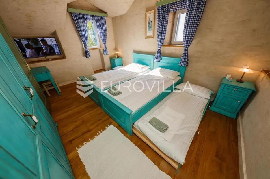 kaštel novi, dvoetažni dvosobni stan u centru, neto 71,7 m² - slika 10