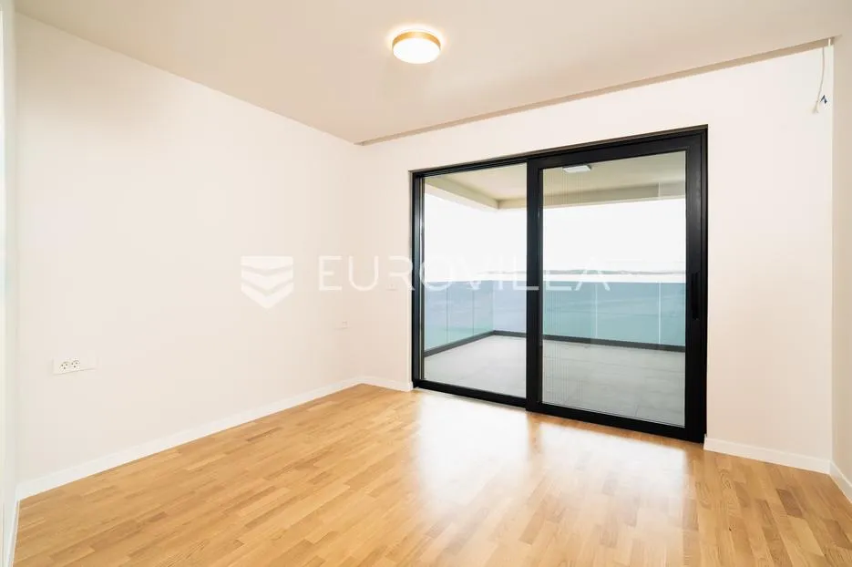 zadar, privlaka, luksuzni dvosoban stan 1. red do mora, 114,01 m² - slika 14