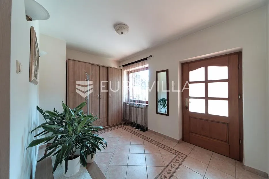 osijek, donji grad, prostrana kuća s dvorištem površine 403 m² - slika 10