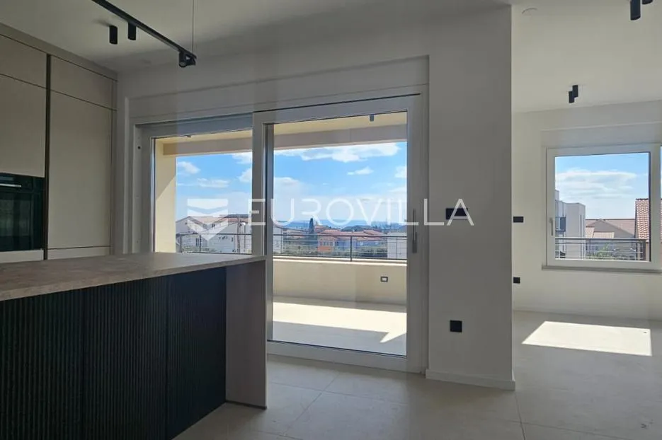kaštel stari, luksuzan stan od 101,1 m² na 1. katu, garaža s liftom i osta - slika 2