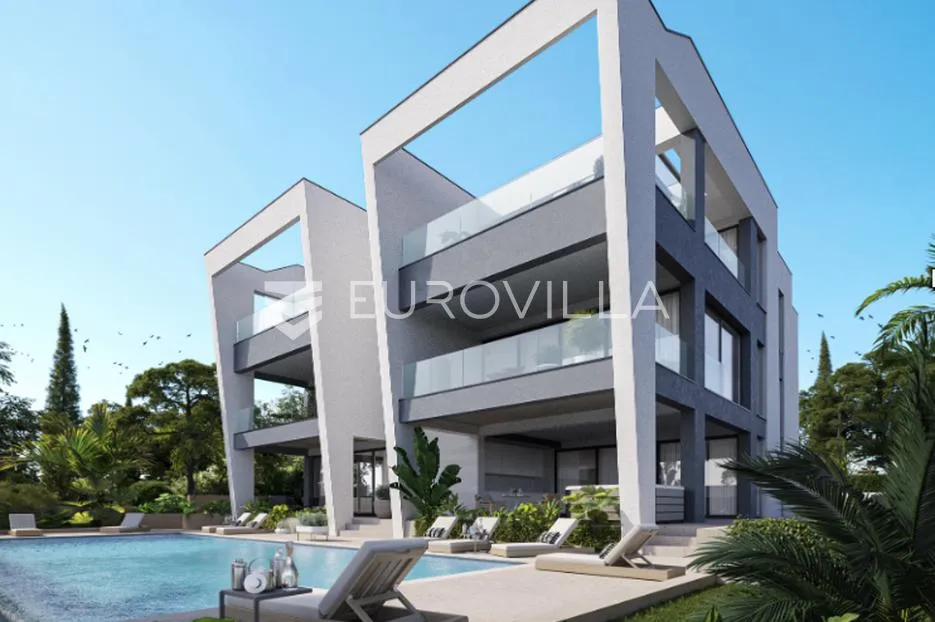 Zadar, luksuzni četverosobni dvoetažni stan s bazenom i pogledom 360, u novogradnji 200 m²
