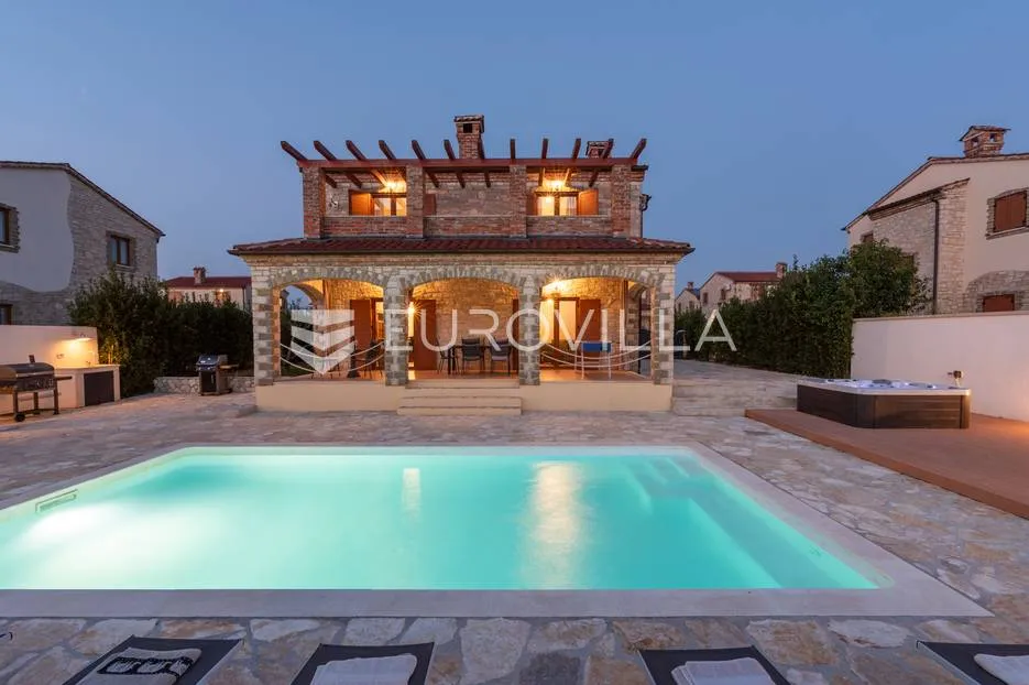 istra, svetvinčenat, prekrasna kamena katnica s bazenom 32 m² i jacuzzijem, 155 m² - slika 6