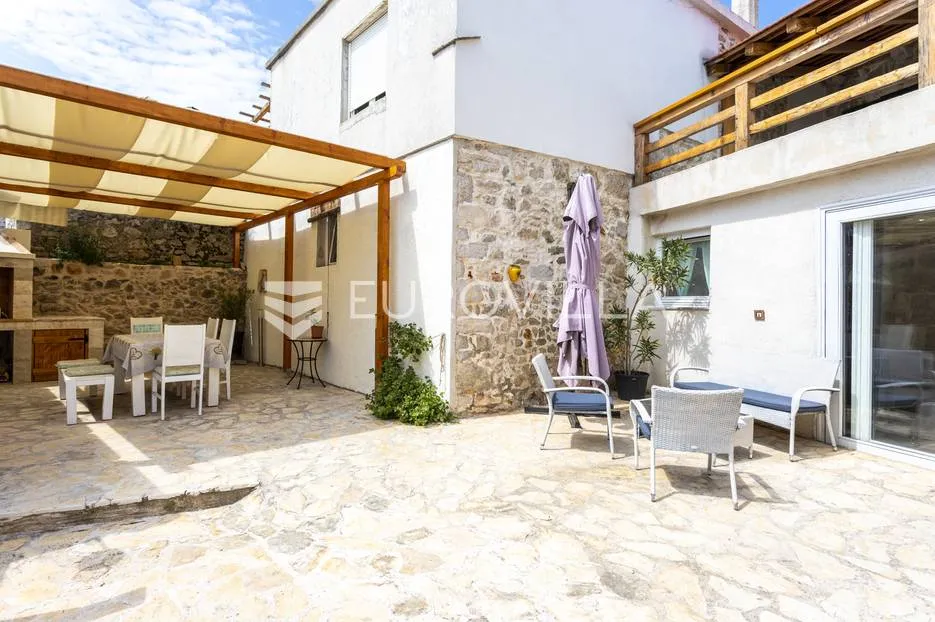 hvar, vrbanj, renovirana kamena kuća - slika 37