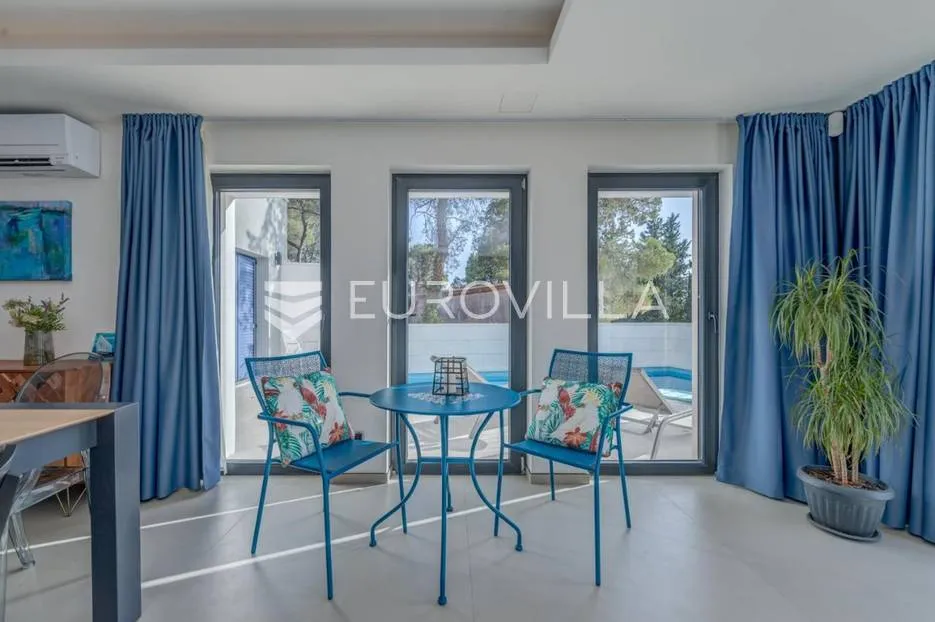 brač- prekrasna moderna vila s bazenom - slika 7