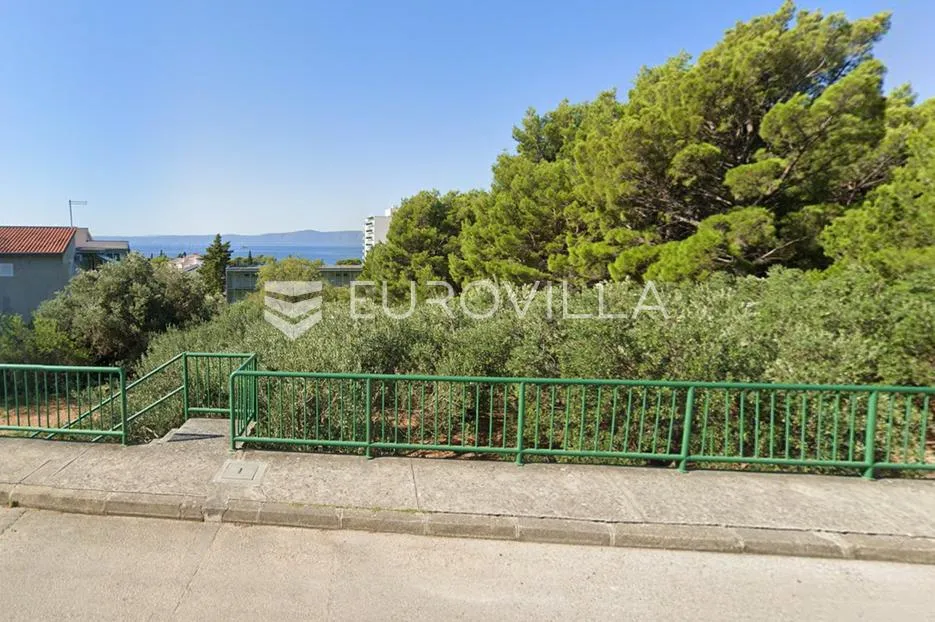 Makarska, Tučepi, atraktivno građevinsko zemljište ispod magistrale, površine 1800 m²