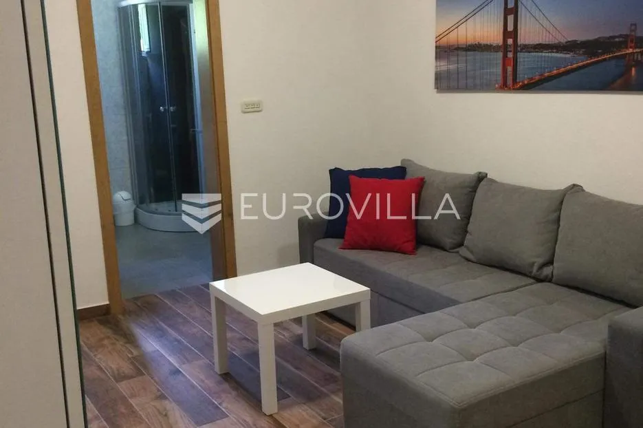 starigrad, tribanj, prostrana kuća s pogledom na more i šest apartmana - slika 18