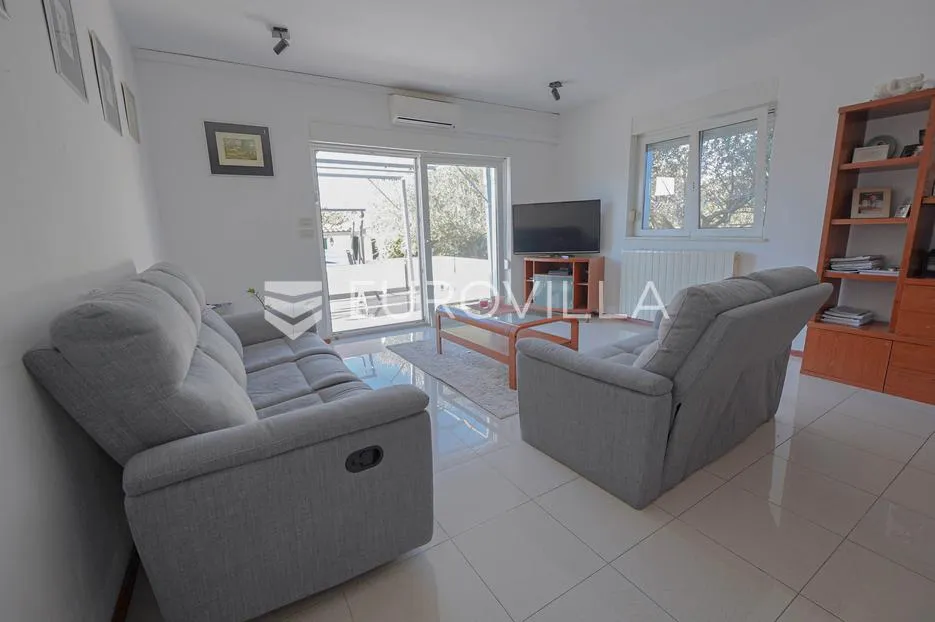 zadar, bokanjac, prostrana kuća površine 376 m² s velikim potencijalom - slika 13