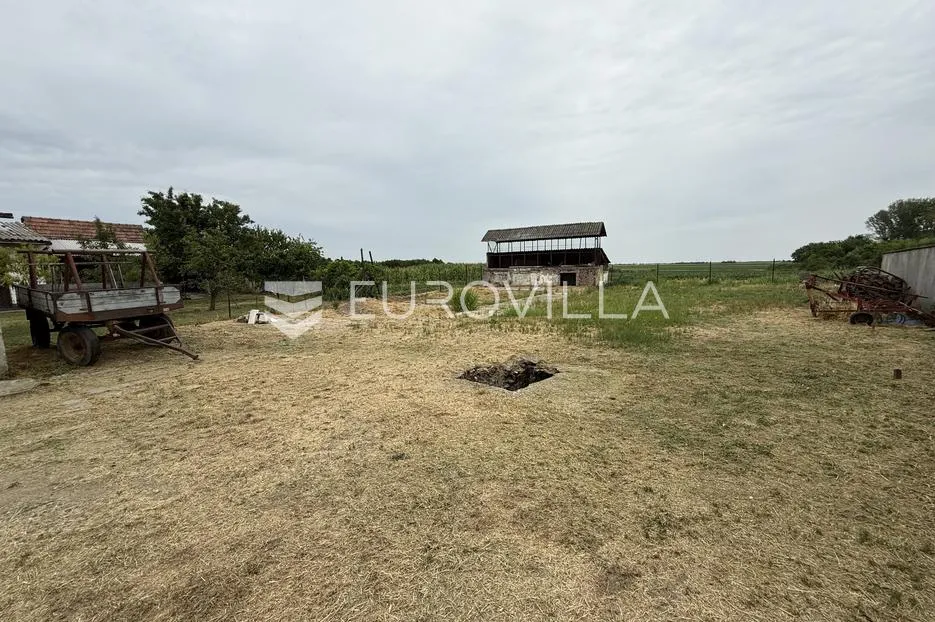 osijek, tenja, na prodaju katnica sa dvorišnim stanom na parceli od 517 m2 - slika 17