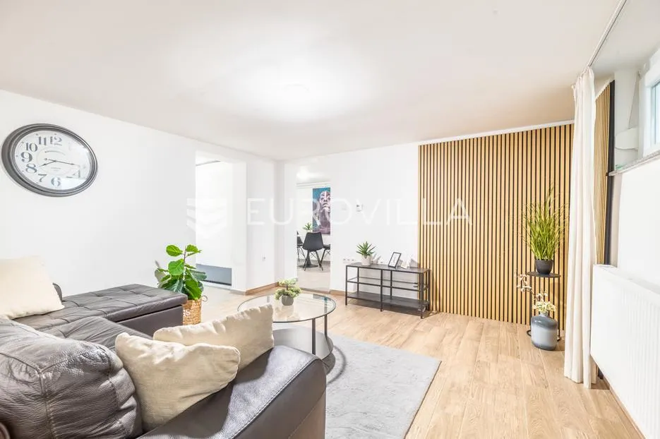 Zagreb, Donje Svetice, dvosoban stan s loggiom, ukupno 61 m²
