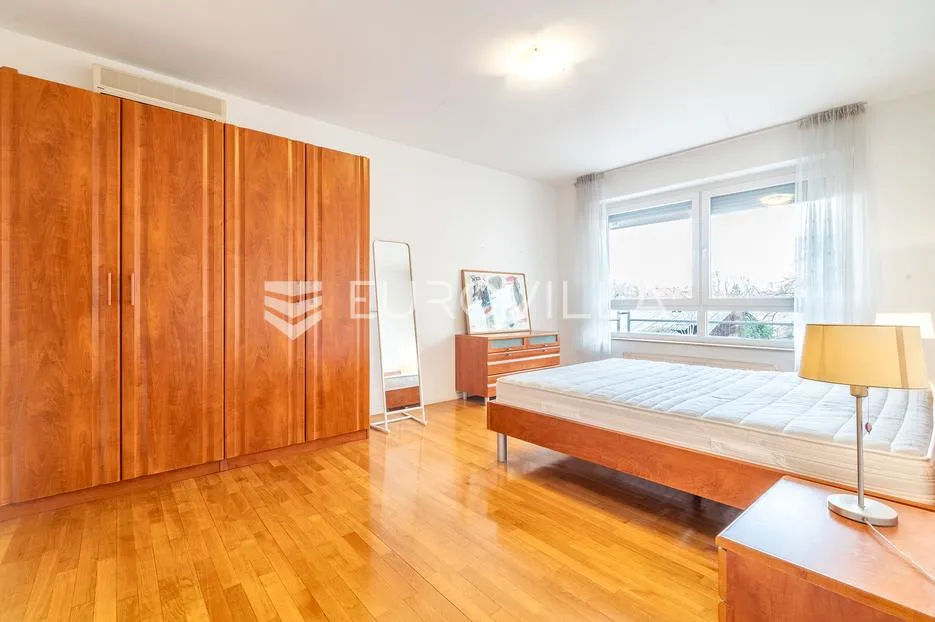 zagreb, vlaška, prostran četverosoban stan s parkingom i 2 terase, 145 m² - slika 7