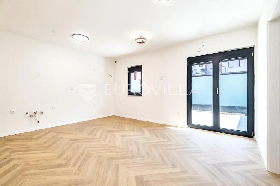 zagreb, ravnice, atraktivan trosoban stan s terasom i vrtom, 63 m² - slika 2