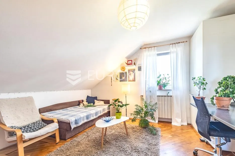 zaprešić, prekrasan dvoetažan četverosoban stan 88 m² - slika 9
