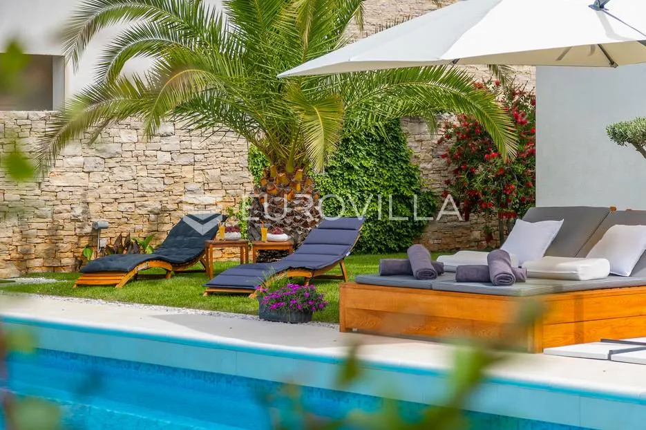 rovinj, rovinjsko selo, prekrasna villa s wellnessom i bazenom, 224 m² - slika 32
