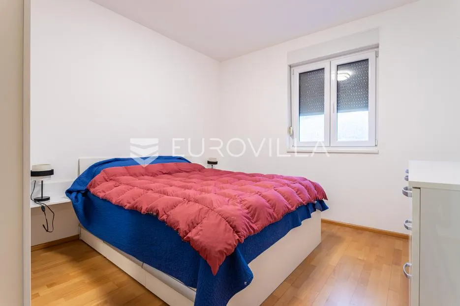 split, žnjan, komforan dvosoban stan u blizini mora - slika 7