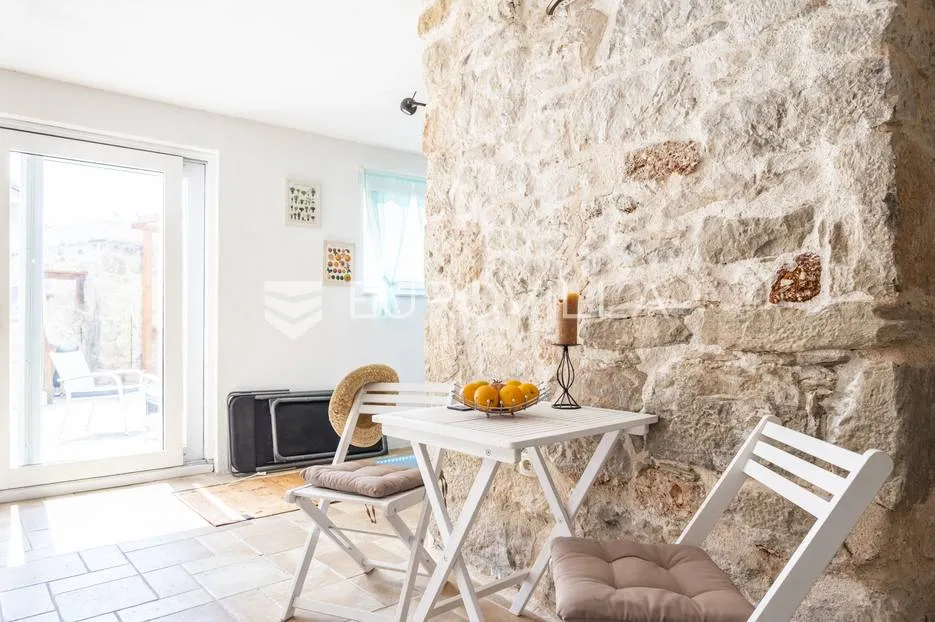 hvar, vrbanj, renovirana kamena kuća - slika 52
