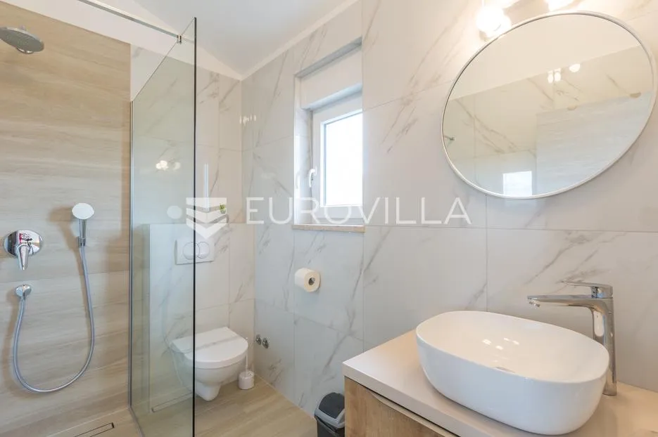 istra, svetvinčenat, moderna samostojeća kuća 155 m² s grijanim bazenom 32 m² - slika 22