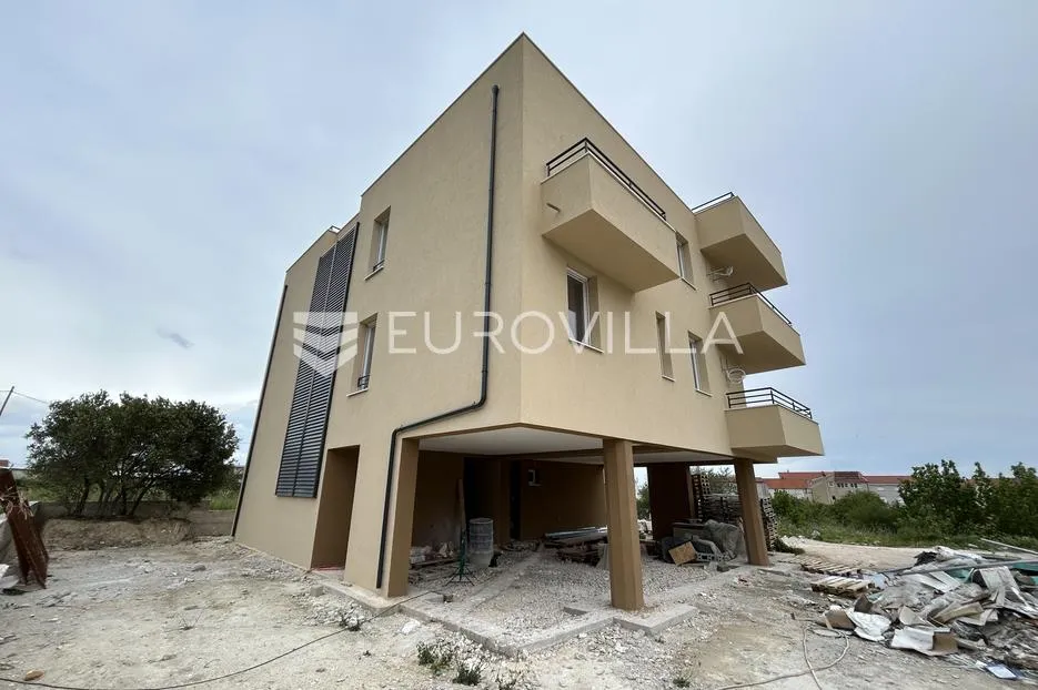 kaštel lukšić, četverosobni penthouse neto korisne površine od 112,08 m² s krovnom terasom - slika 11