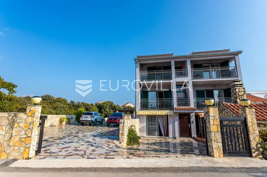 vinišće, kuća s s bazenom i 6 apartmana uz zemljište 1.000 m2 - slika 6