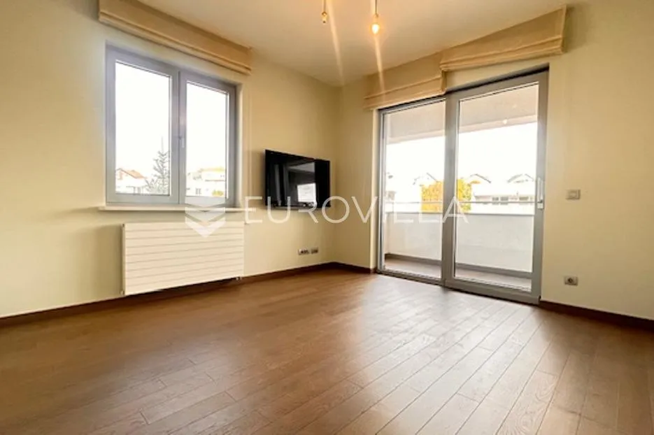 babonićeva luksuzan četverosoban penthouse - slika 12