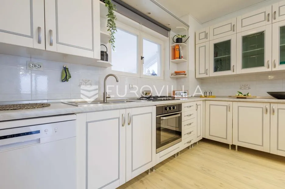 istra, pula, stan 3 spavaće sobe, vrt, parking, 165 m² - slika 12