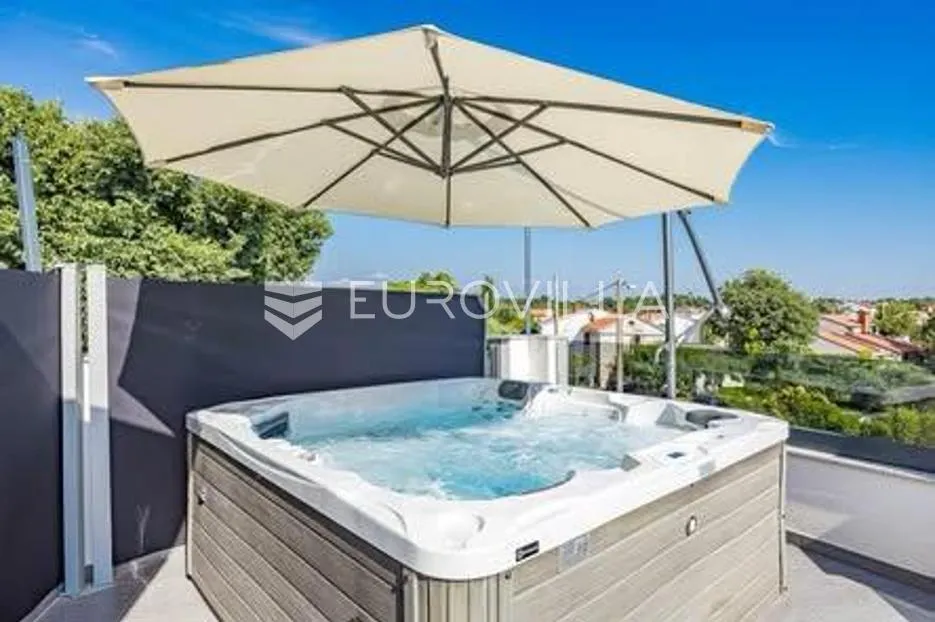 istra, poreč, moderni trosobni stan u novogradnji, prostrana terasa, jacuzzi, 2. kat, 80.27 m² - slika 4
