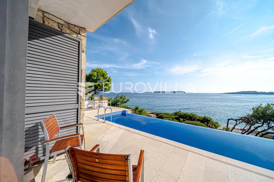 otok korčula, vela luka, villa prvi red uz more - slika 15