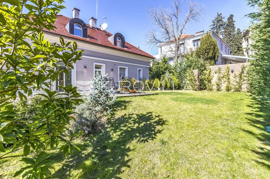 šalata luksuzan trosoban stan s vrtom - slika 21