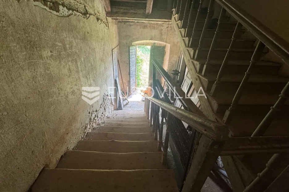 istra, tar, kamena kuća u nizu za renovaciju s okućnicom, 500 metara od mora - slika 7
