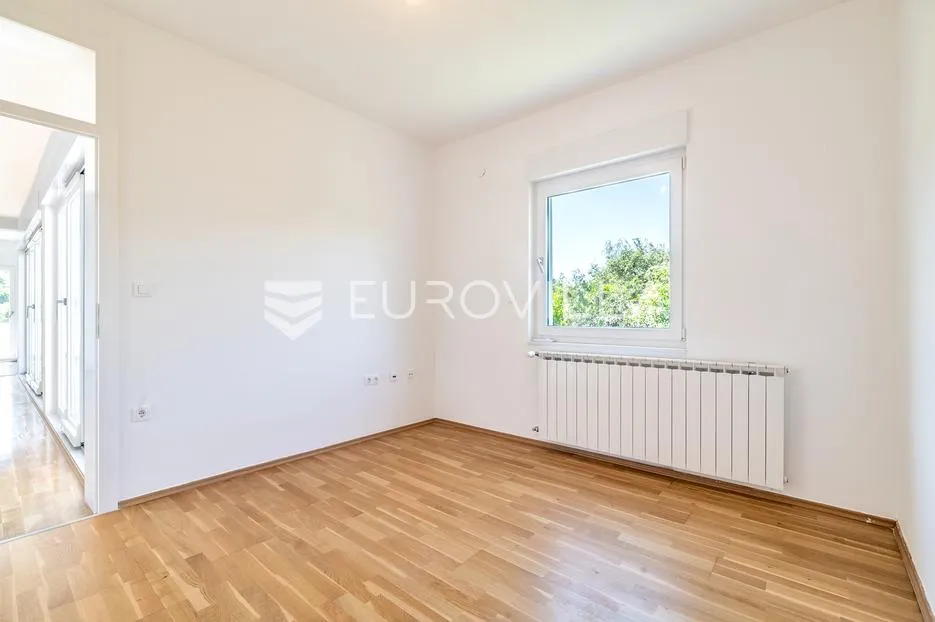 zagreb, gračani, atraktivan i prostran peterosoban stan s vrtom i dvije garaže, 257 m² - slika 5