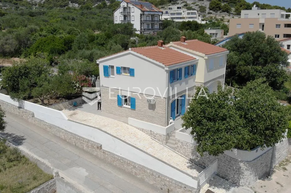 murter, betina, prekrasna kamena kuća prvi red do mora - slika 30