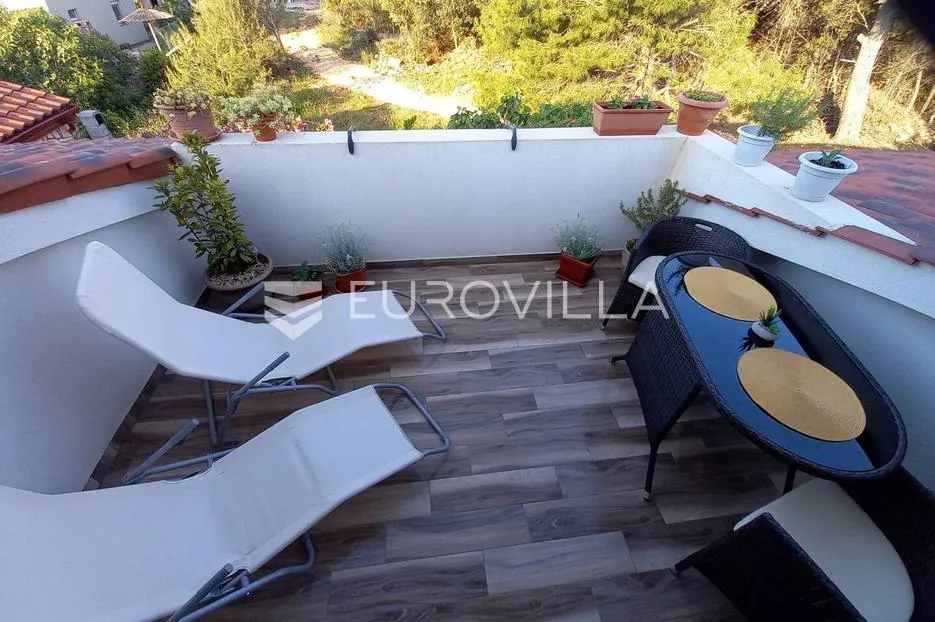 vir, dvojna kuća s dva apartmana i velikim vrtom, blizina centra i plaže - slika 9