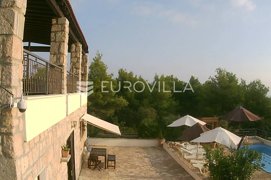 šolta, apartmanska kuća s bazenom na odličnoj lokaciji - slika 4