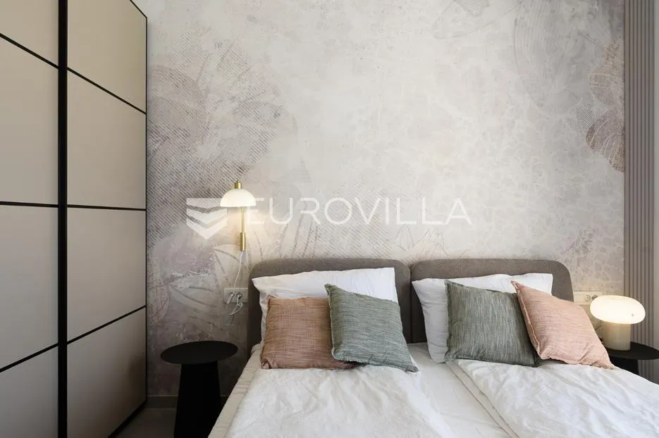 trogir, čiovo, luksuzan penthouse sa krovnom terasom i bazenom - slika 11