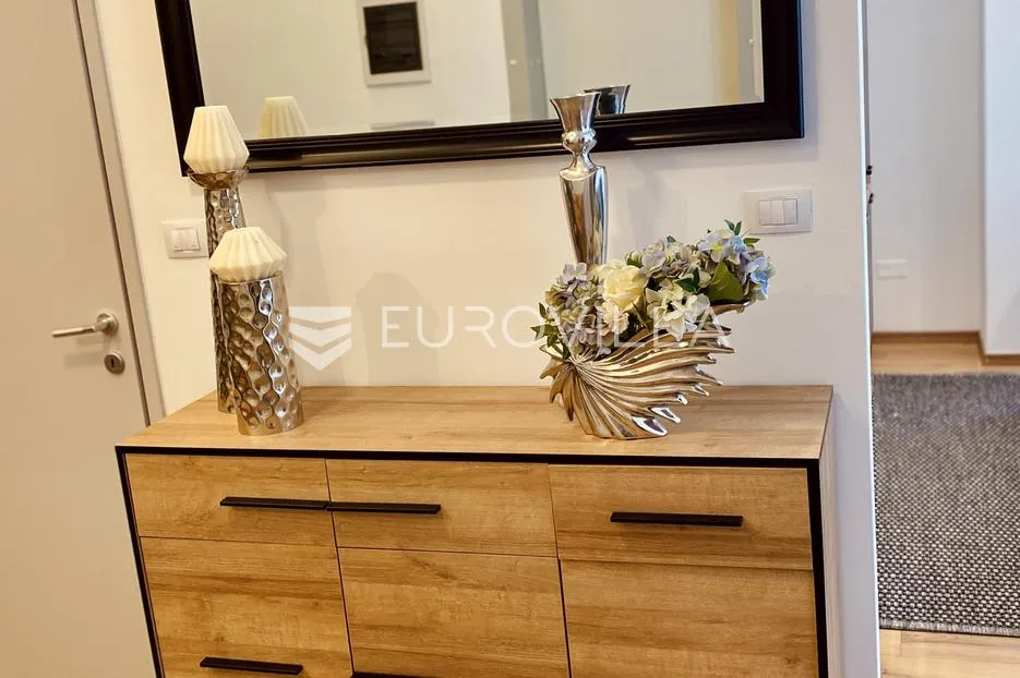 istra, pula, luksuzan, moderno opremljen trosoban stan 85 m² - slika 8