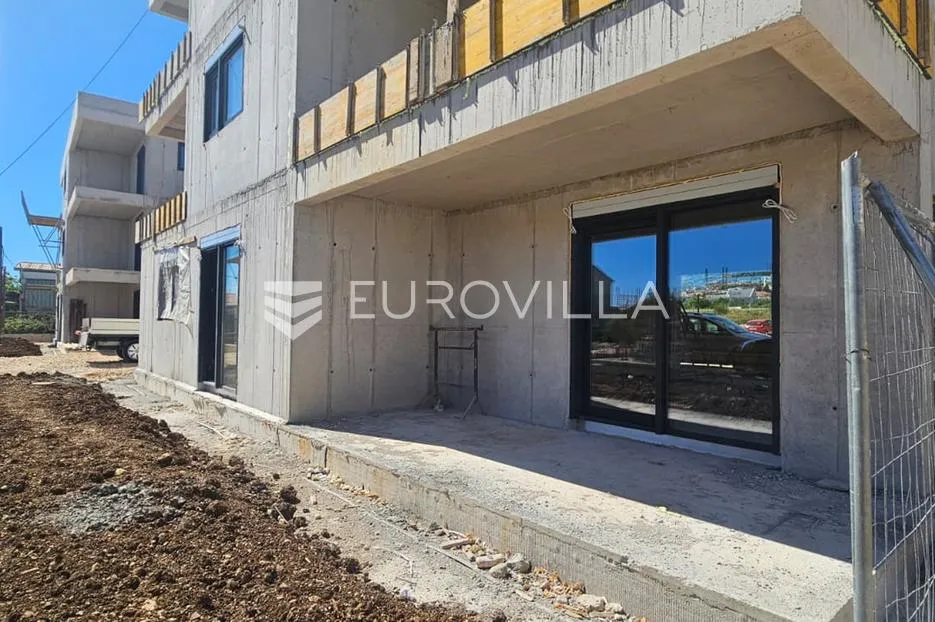 kaštel stari, apartman 55,7 m² na prizemlju s vrtom i parkirnim mjestom - slika 4